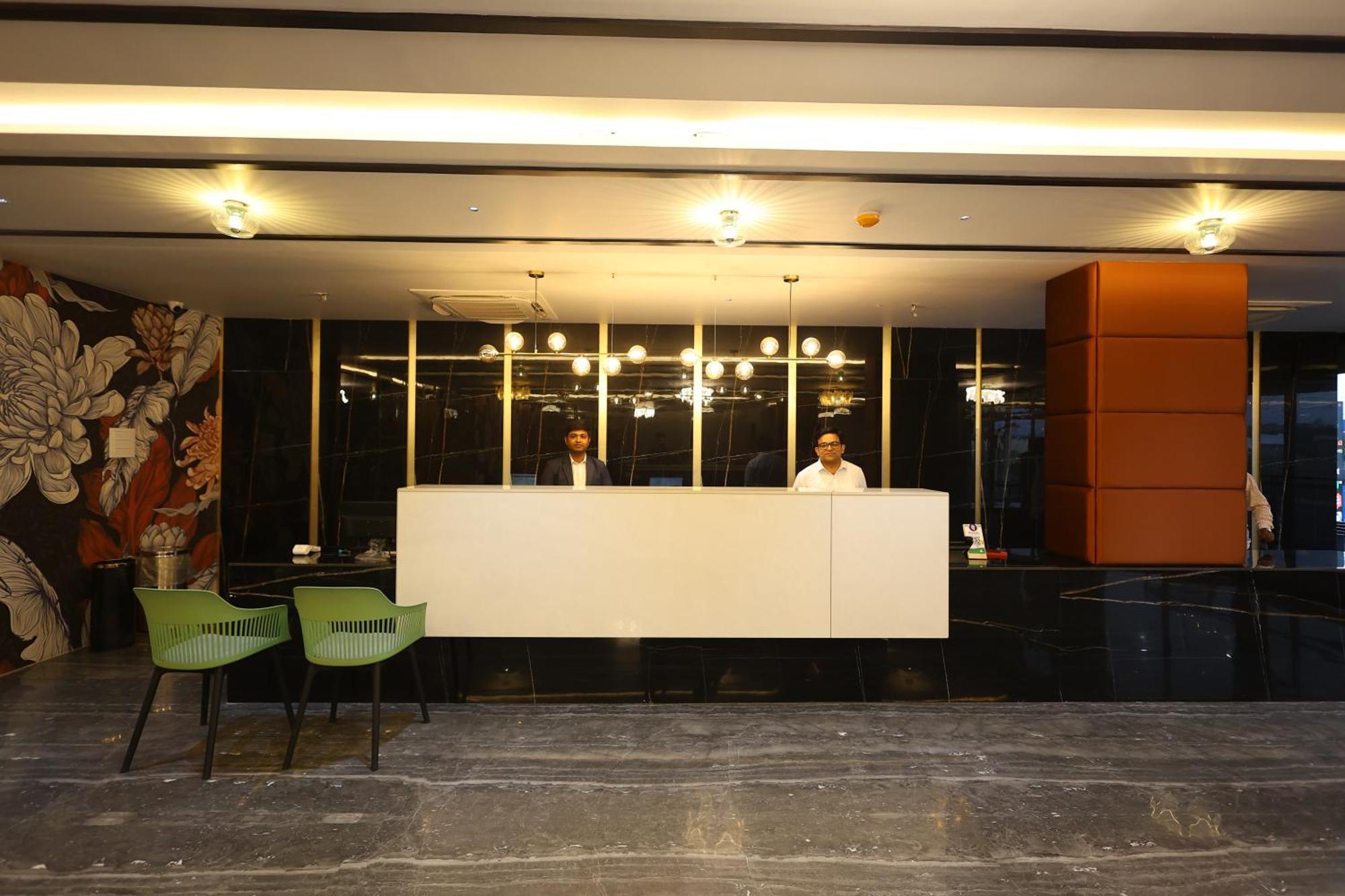 The Oaks Elite Hotel Kalaburagi Exterior photo