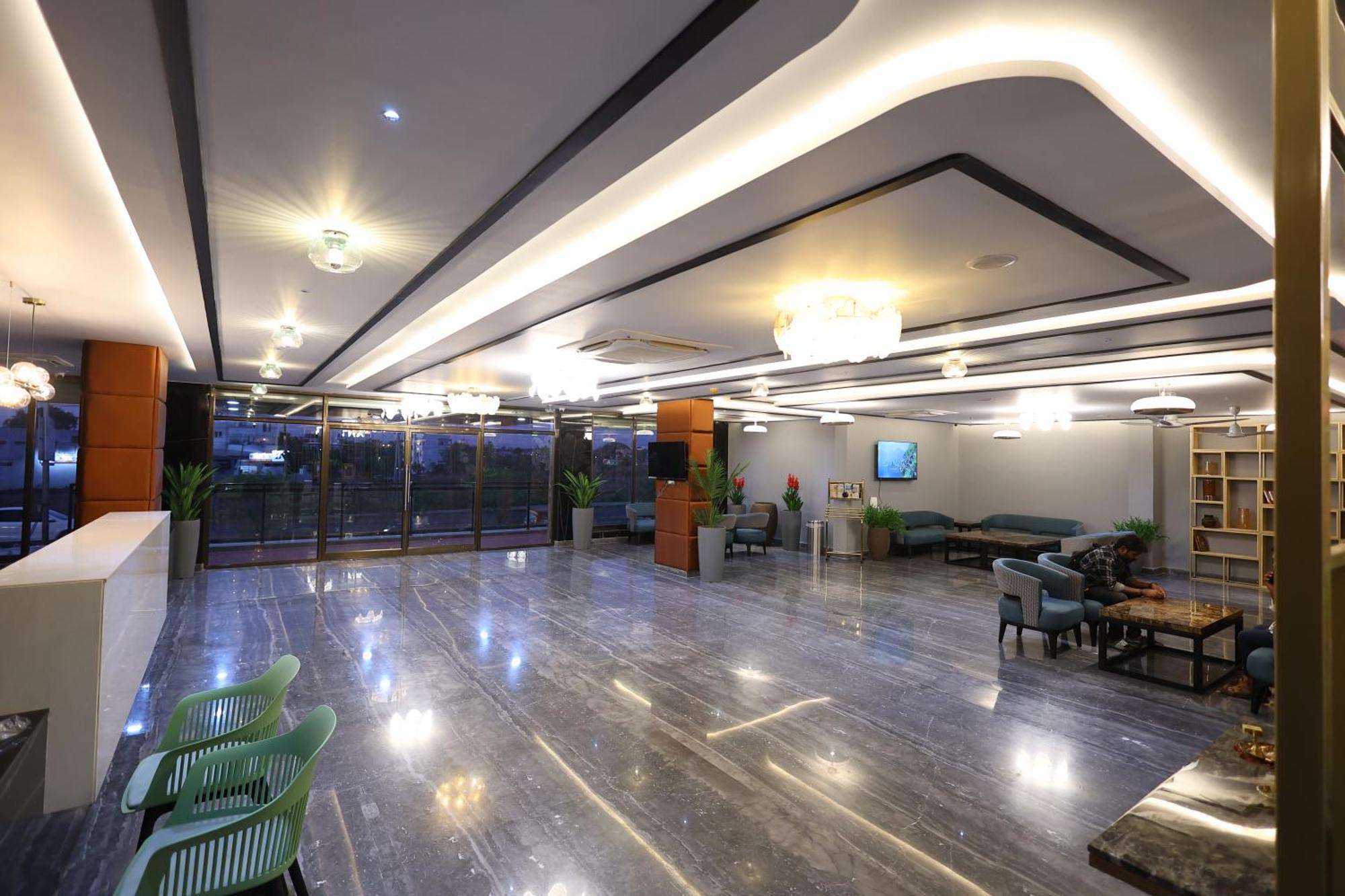 The Oaks Elite Hotel Kalaburagi Exterior photo